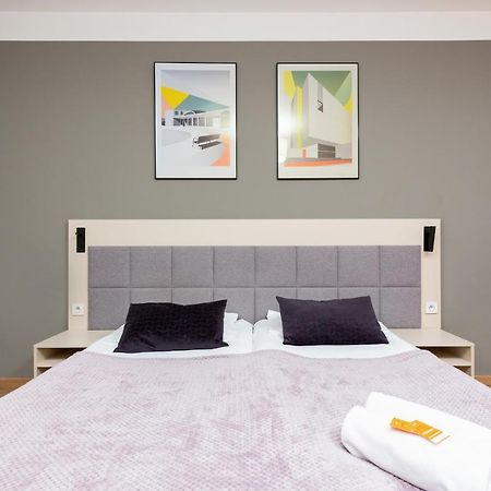 Wolska Residence Apartments With Parking By Noclegi Renters Varşovia Exterior foto