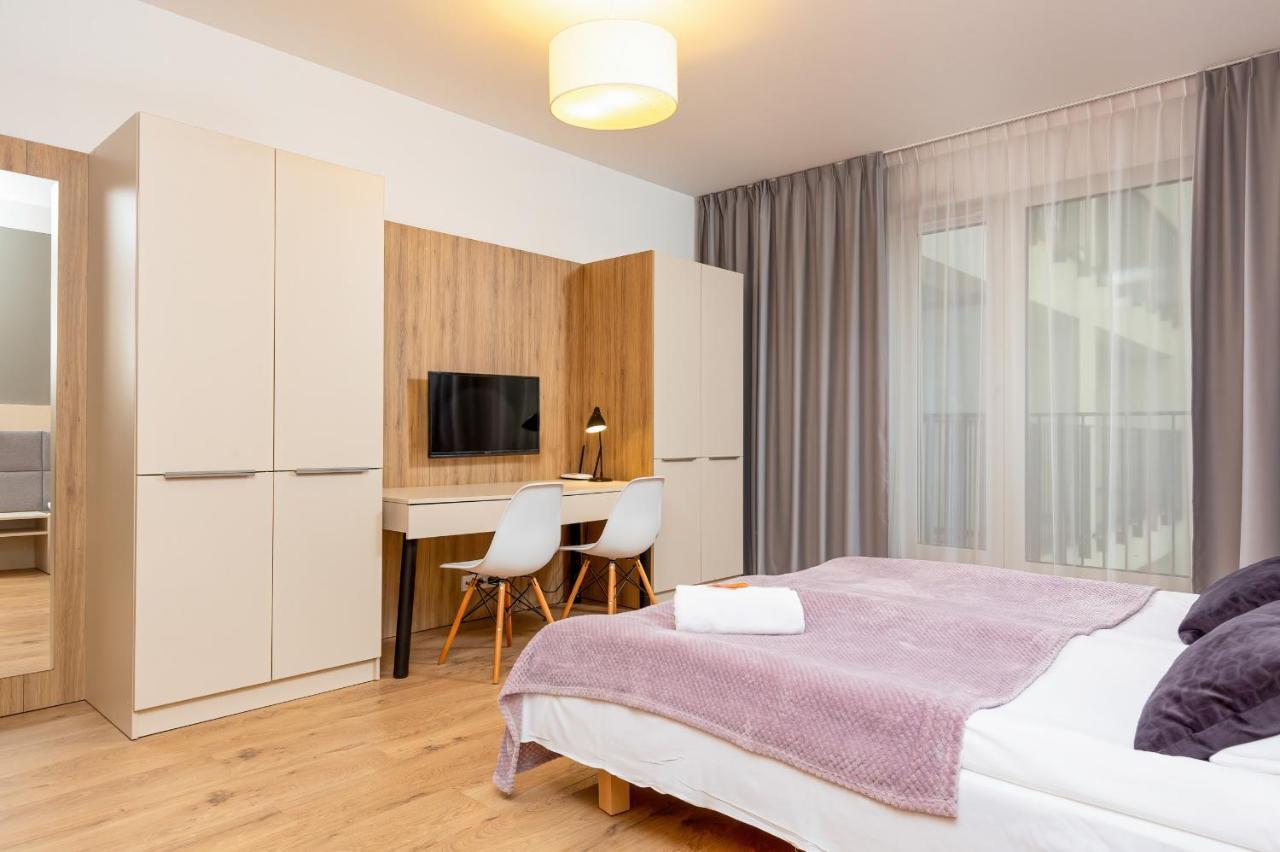 Wolska Residence Apartments With Parking By Noclegi Renters Varşovia Exterior foto