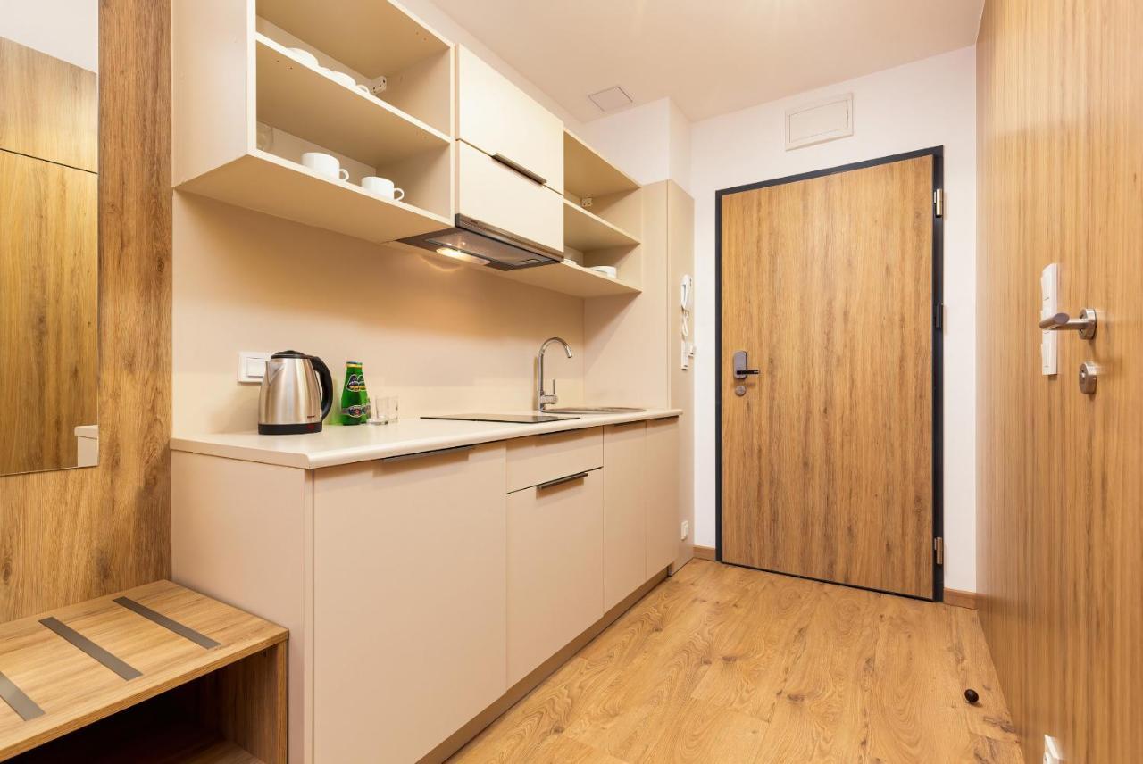 Wolska Residence Apartments With Parking By Noclegi Renters Varşovia Exterior foto