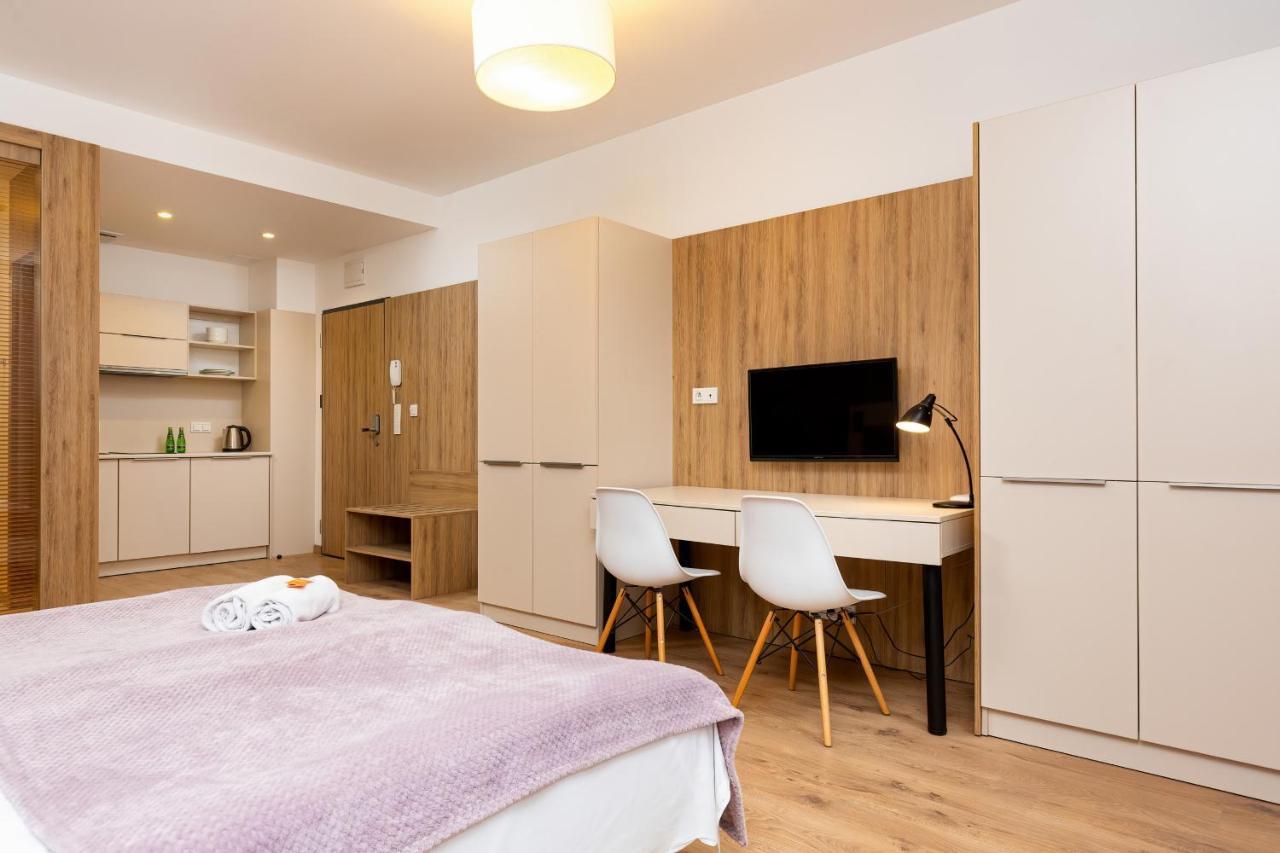 Wolska Residence Apartments With Parking By Noclegi Renters Varşovia Exterior foto