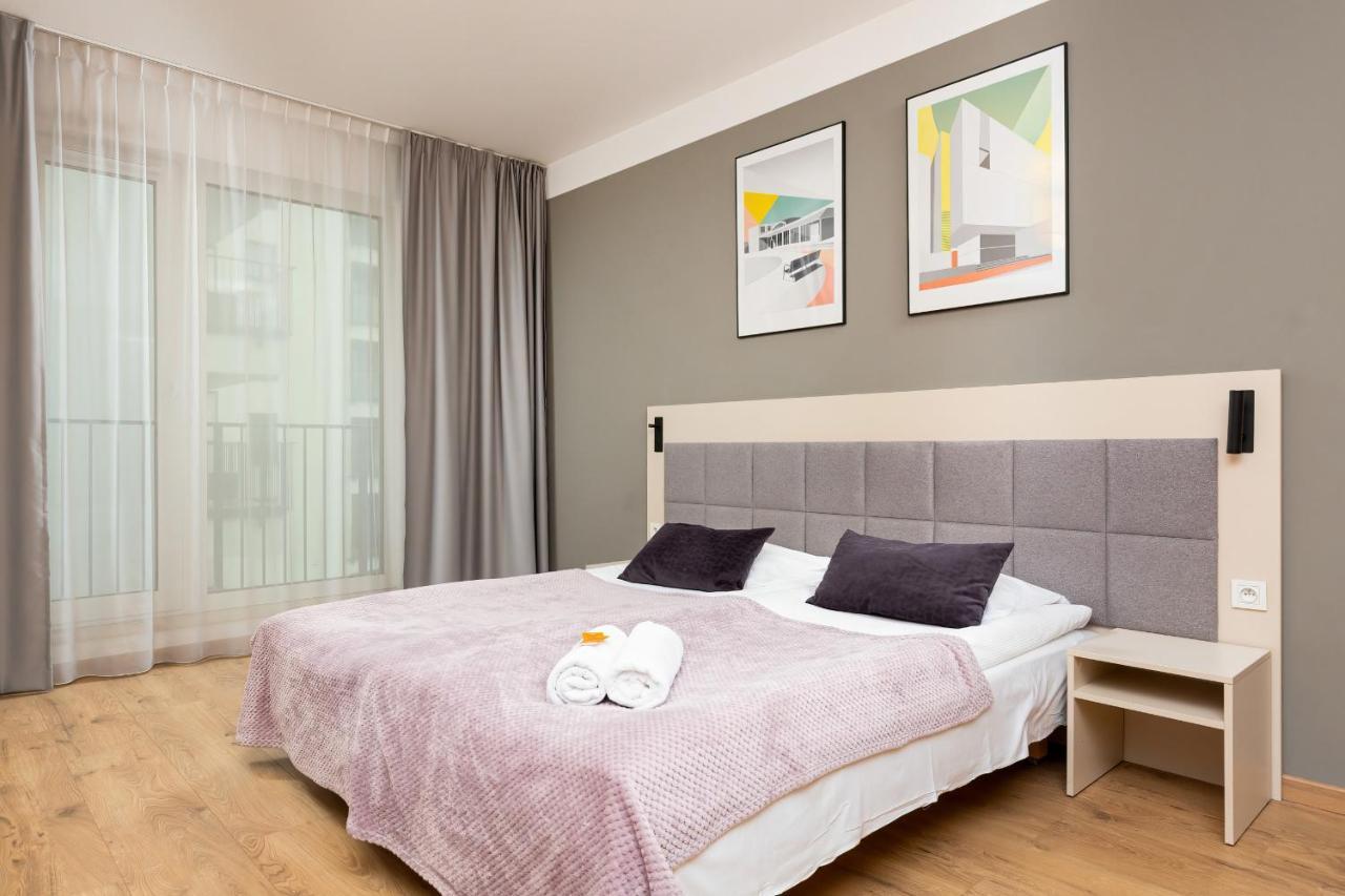 Wolska Residence Apartments With Parking By Noclegi Renters Varşovia Exterior foto