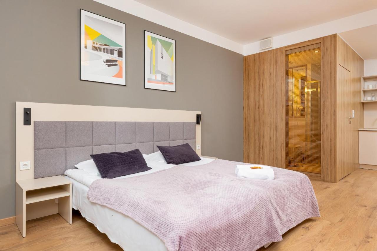 Wolska Residence Apartments With Parking By Noclegi Renters Varşovia Exterior foto