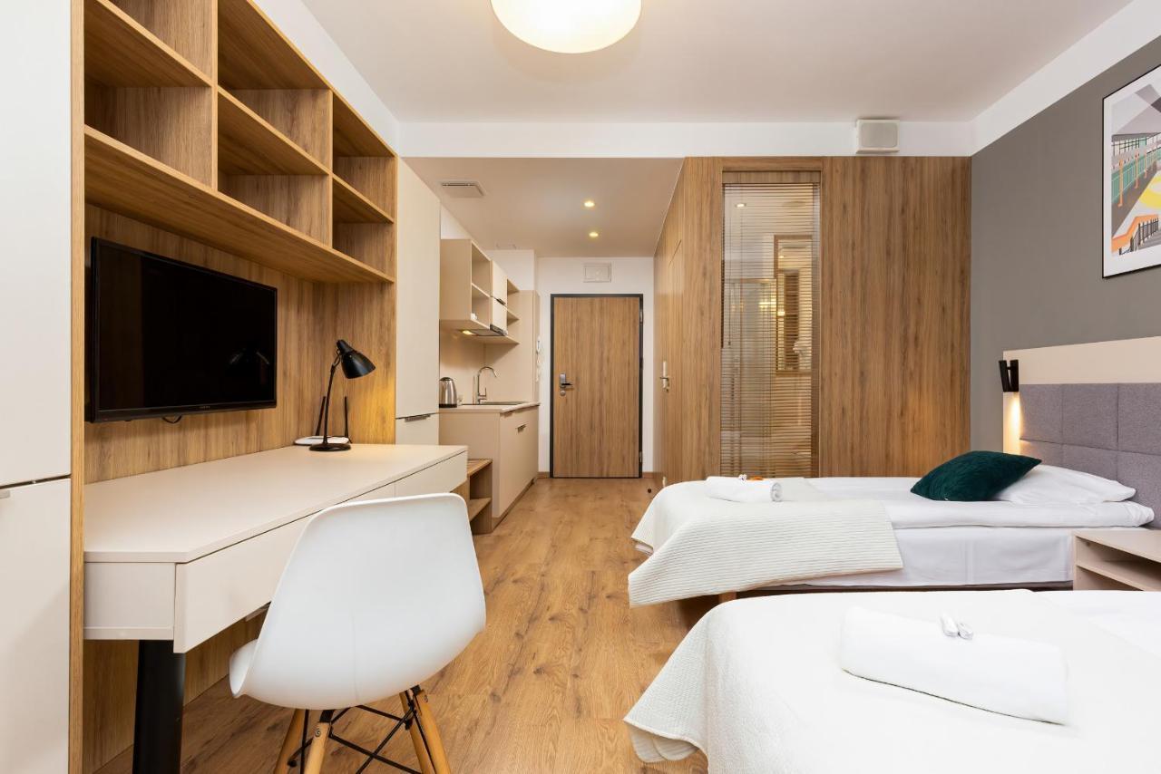 Wolska Residence Apartments With Parking By Noclegi Renters Varşovia Exterior foto
