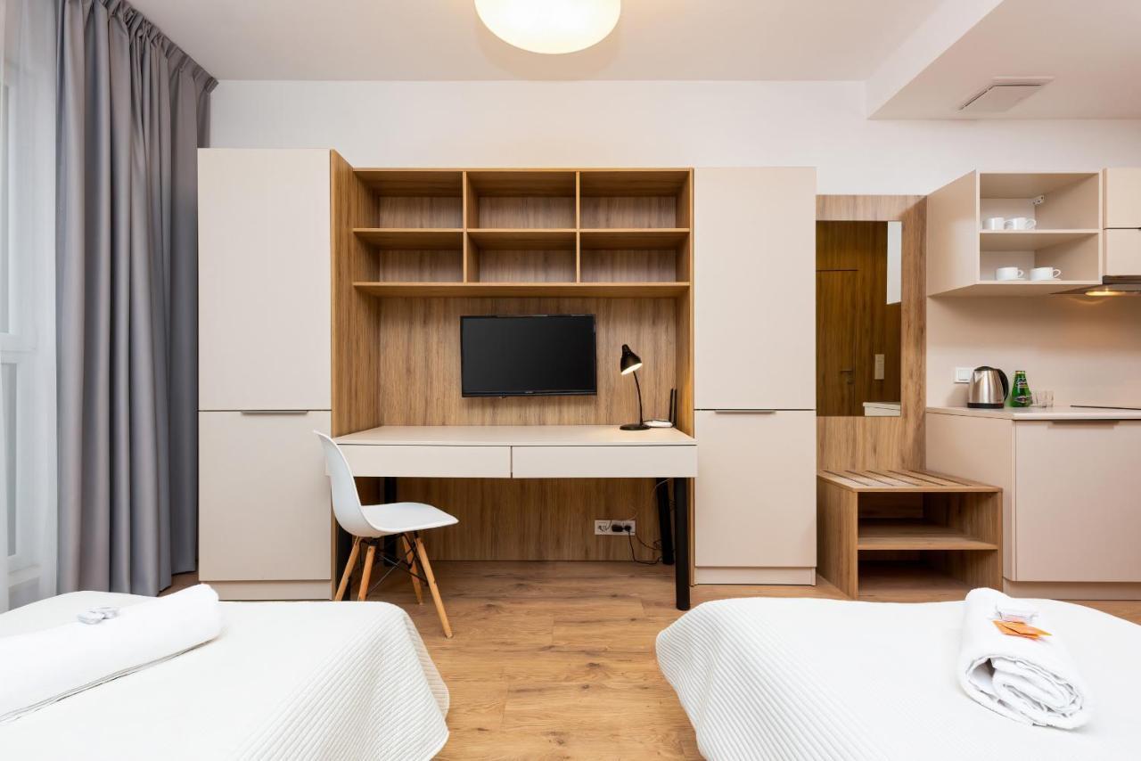 Wolska Residence Apartments With Parking By Noclegi Renters Varşovia Exterior foto