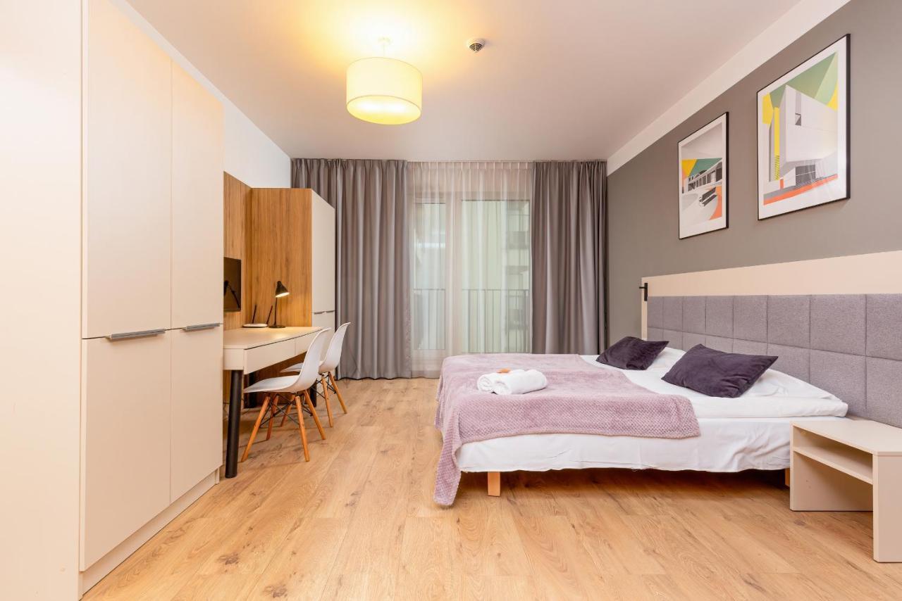 Wolska Residence Apartments With Parking By Noclegi Renters Varşovia Exterior foto