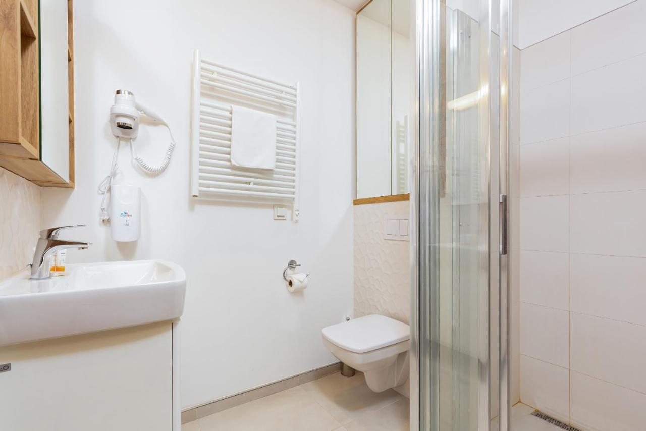 Wolska Residence Apartments With Parking By Noclegi Renters Varşovia Exterior foto