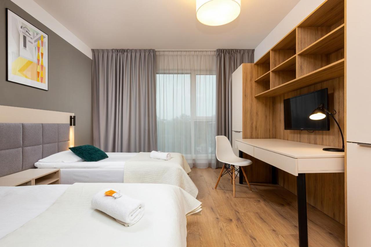 Wolska Residence Apartments With Parking By Noclegi Renters Varşovia Exterior foto