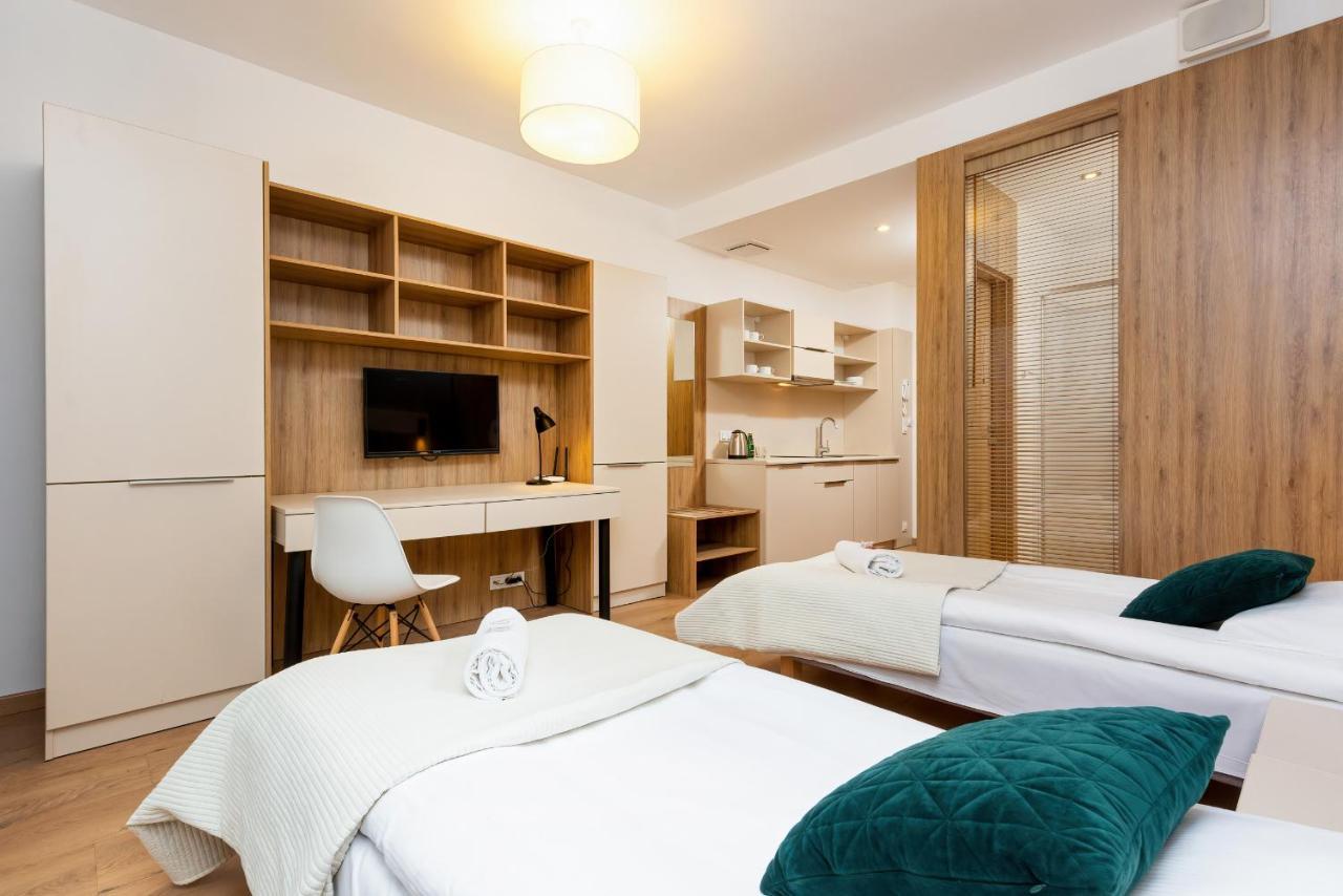 Wolska Residence Apartments With Parking By Noclegi Renters Varşovia Exterior foto