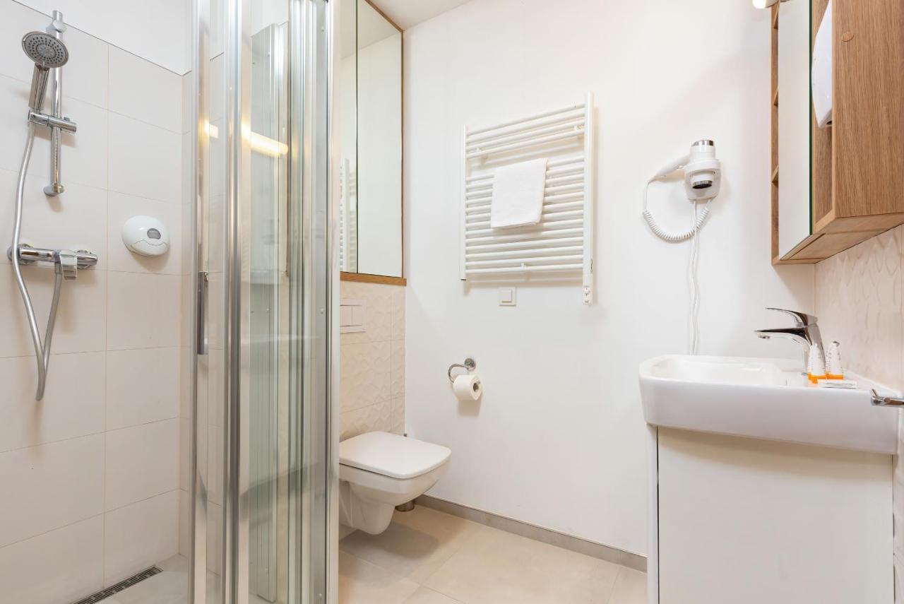 Wolska Residence Apartments With Parking By Noclegi Renters Varşovia Exterior foto