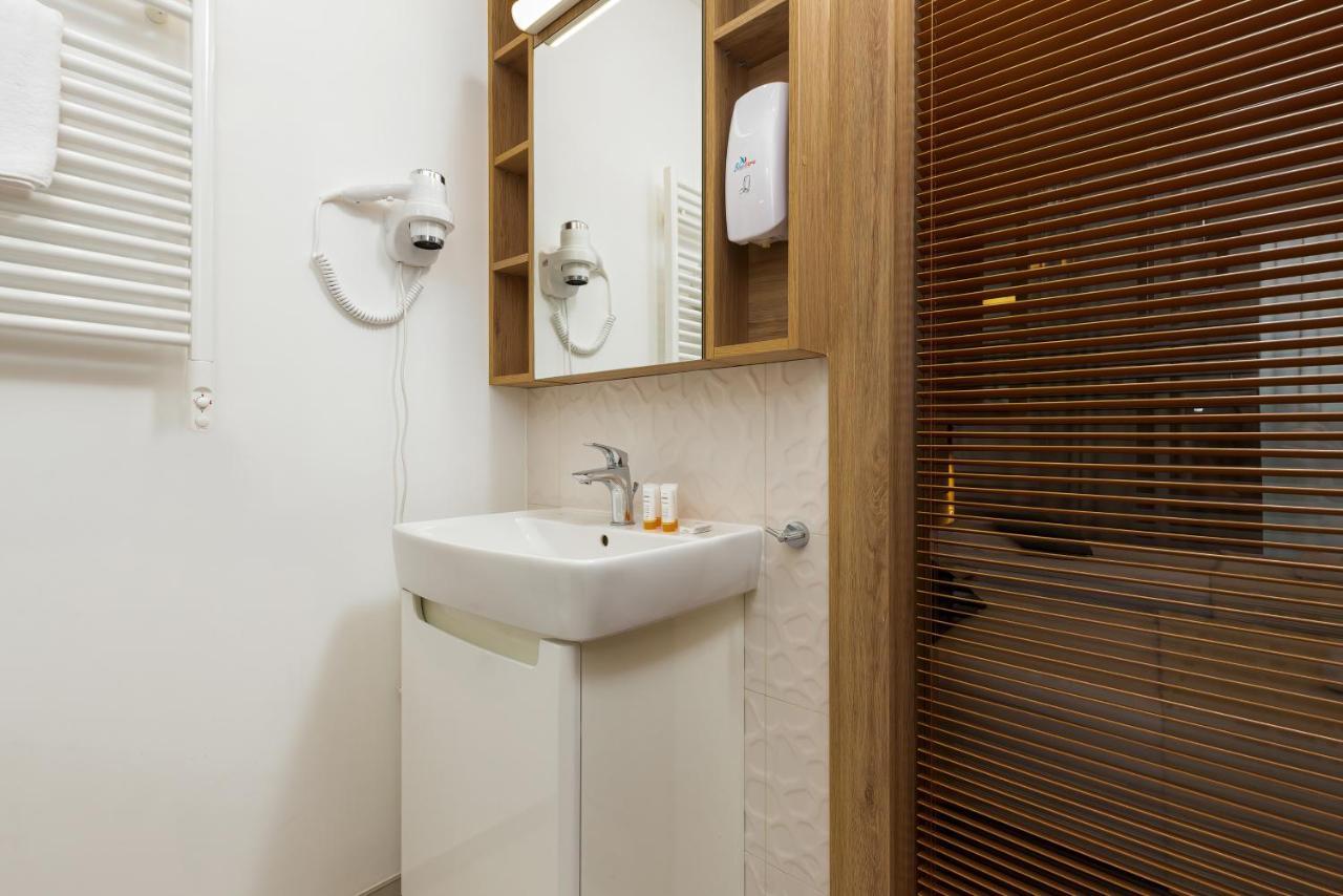 Wolska Residence Apartments With Parking By Noclegi Renters Varşovia Exterior foto
